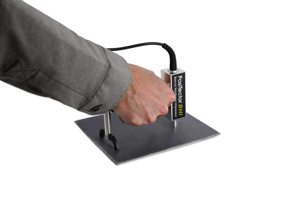 PosiTector BHI đo độ cứng Barcol trên nhựa gia cường sợi