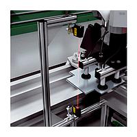 金属板の厚さを測定する