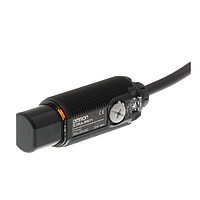 OMRON E3RA-RN11 2M ເຊັນເຊີ Photoelectric ທີ່ມີເຄື່ອງຂະຫຍາຍສຽງໃນຕົວ (100-3000 mm, retro-reflective, nhựa, NPN)