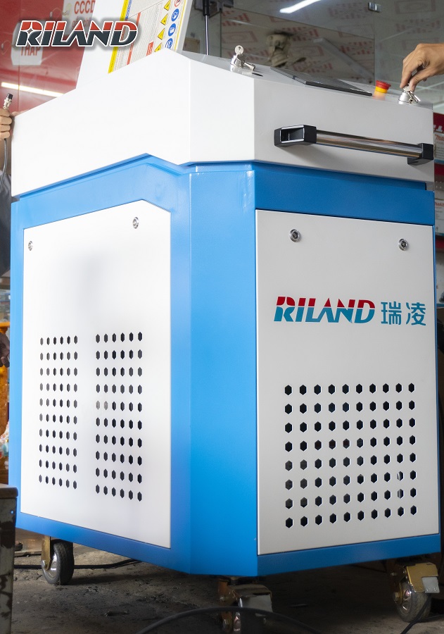 Thiết bị hàn laser dùng trong gia công chi tiết cơ khí chính xác