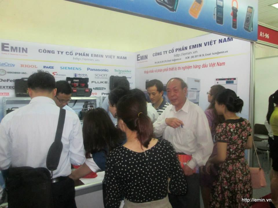 emin tai hoi cho expo 2014.jpg