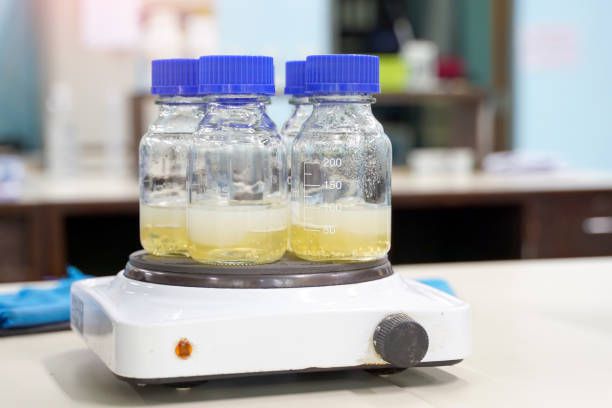 External temperature probe PT1000 immersed in beaker solution for precise control
